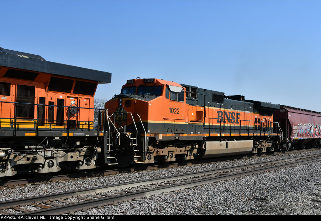 BNSF 1022 Roster shot.